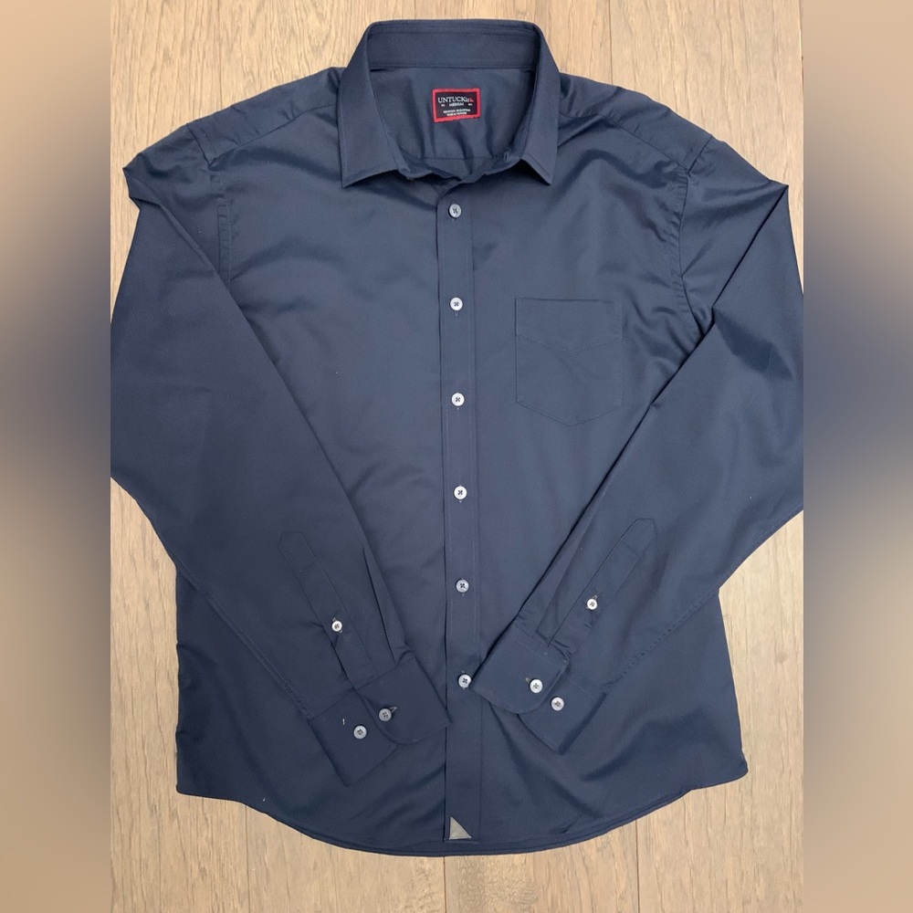 Untuck It. Men’s Navy Medium Long sleeve Button Up